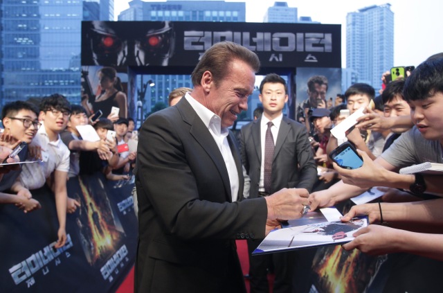 SEOUL, SOUTH KOREA - JULY 02:  Arnold Schwarzenegger attends the Seoul Premiere of 'Terminator Genisys' at the Lotte World Tower Mall on July 2, 2015 in Seoul, South Korea.  (Photo by Chung Sung-Jun/Getty Images for Paramount Pictures International) *** Local Caption *** Arnold Schwarzenegger